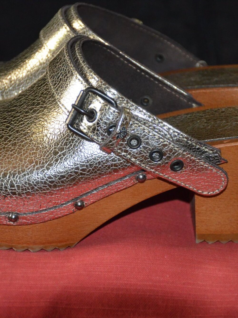 Juicy Couture Size 8 Gold Crackle Clogs/Mules Made in Italy Wooden heel - Picture 9 of 10